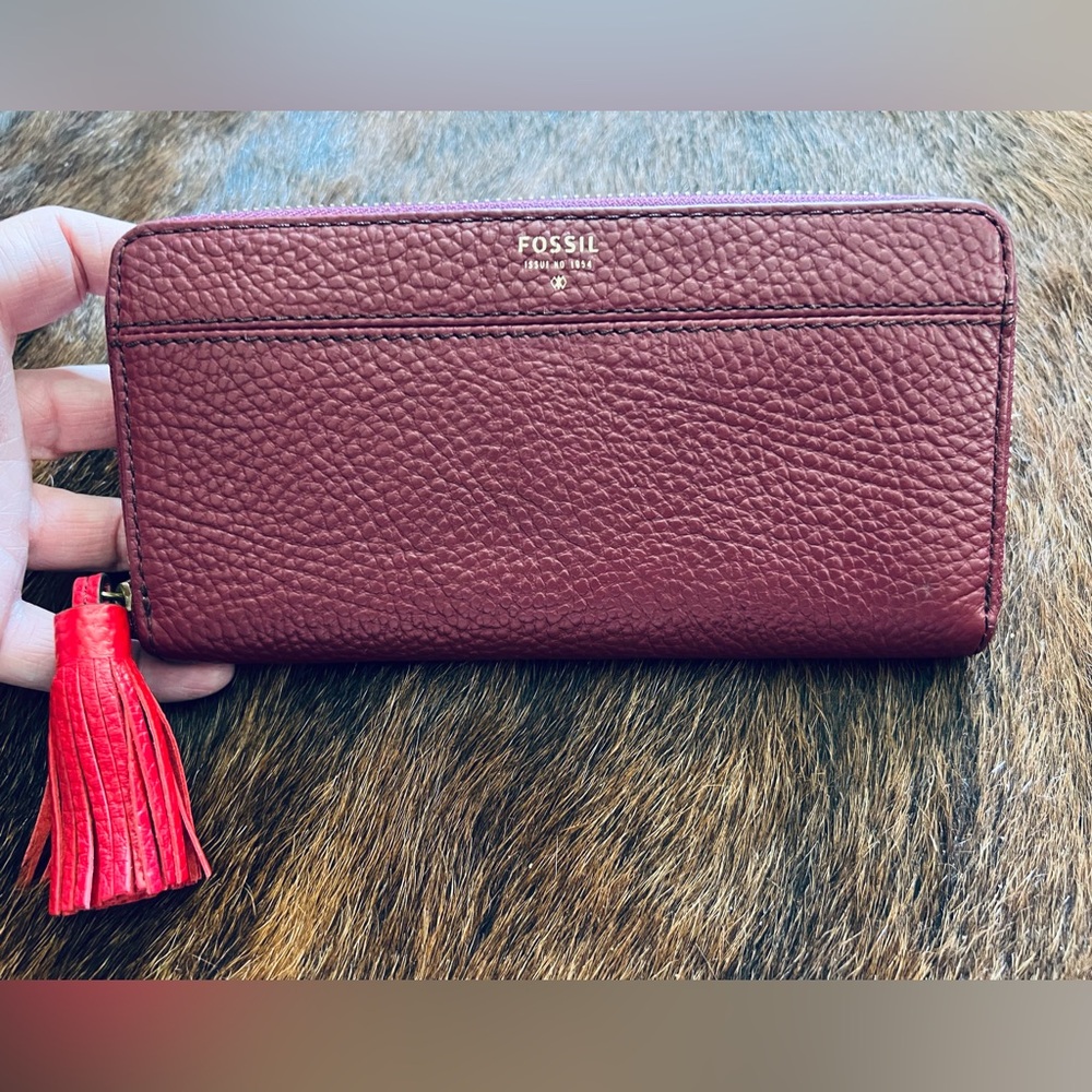 GORGEOUS leather FOSSIL wallet